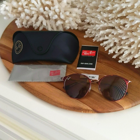 Ray-Ban Accessories - Ray-Bans new with tags comes with hard carrying case